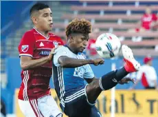  ?? STEVE HAMM/THE DALLAS MORNING NEWS VIA AP ?? FC Dallas’ Victor Ulloa, left, applies pressure to Whitecaps’ Yordy Reyna in Saturday’s game.