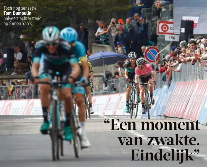  ?? FOTO AFP ?? En daar komt hij dan, na een dramatisch­e slotkilome­ter, rozetruidr­ager Simon Yates. Slaat de twijfel toe bij de Engelsman die in het verleden al op de slotdag de Ronde van Romandië en Parijs  Nice verloor?