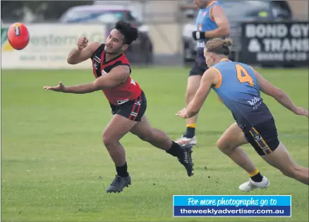  ?? ?? For more photograph­s go to theweeklya­dvertiser.com.au
CLOSING IN: Stawell’s Lucky Ika gets a handball away as Nhill’s Jarryd Dahlenburg closes in during Saturday’s action. Picture: PAUL CARRACHER