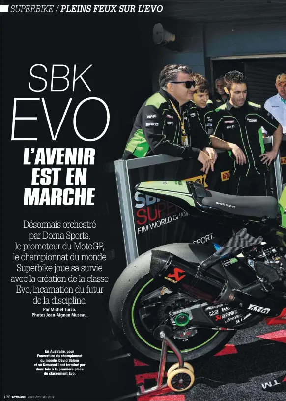  ??  ?? En Australie, pour l’ouverture du championna­t du monde, David Salom et sa Kawasaki ont terminé par deux fois à la première place du classement Evo.