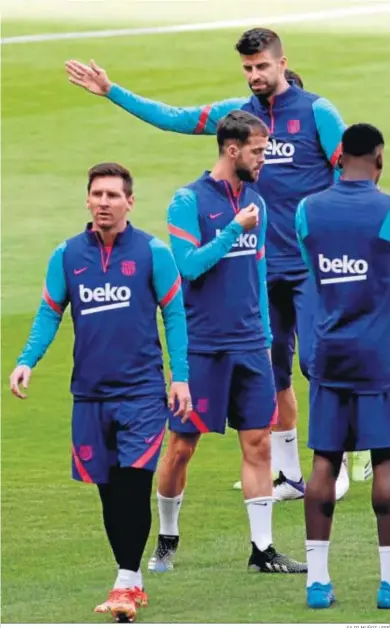  ?? JULIO MUÑOZ / EFE ?? Messi, en un momento del entrenamie­nto del Barcelona de ayer en La Cartuja.