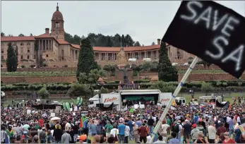  ?? PICTURE: OUPA MOKOENA ?? South Africans at the Union Buildings in protest against President Jacob Zuma yesterday.