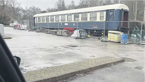  ?? PICTURE: ISARA MCCALLUM ?? A platform will be built beside the carriage in Pitlochry Station car park as it becomes Thai restaurant The Wee Choochoo