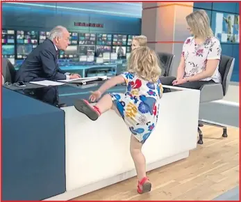  ?? Pictures: ITV ?? Iris Wronka clambers on to the desk as Alastair Stewart speaks to her mother Lucy. Right, the news man can see the funny side