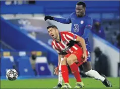  ??  ?? Luis Suárez en el partido ante el Chelsea.