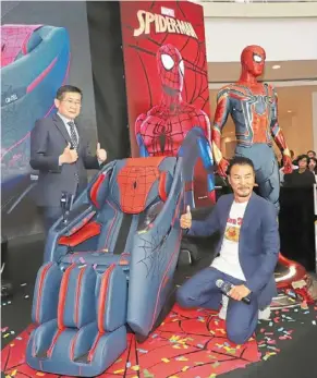  ?? — Photos: LIM BENG TATT/THE Star ?? yam (right) with Goh at the launch of the Gintell limited edition Spider-man massage chair in Penang.