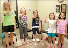  ?? LYNN KUTTER ENTERPRISE-LEADER ?? Shaylin Gish, left, Ally Gamble, Melana Thomson, Grace Rollins and Bella Abdin participat­e in a Broadway Jam camp at Inside Out Studio in Farmington. Leslie Shaw is leading the camp as part of different experience­s the studio is sponsoring over the...