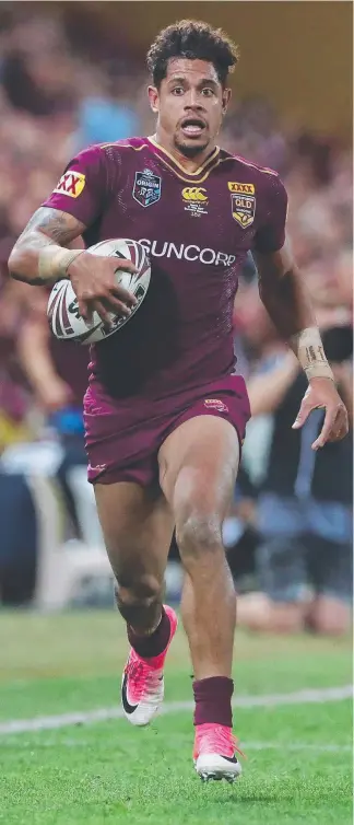  ?? Picture: PETER WALLIS ?? Queensland winger Dane Gagai eludes the NSW defence in Game One.
