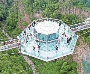  ?? ?? Está situado en una pasarela de cristal construida a una altura de 280 metros