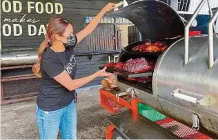  ?? CORTESÍA ?? La barbacoa al estilo texano se consigue durante horas de cocción lenta en ahumadores.