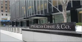  ?? DREAMSTIME ?? JPMorgan Chase & Co. is among major U.S. banks that saw income from lending jump from a year earlier after Federal Reserve hikes. JPMorgan also posted a surprise 2% increase in deposits over the quarter.