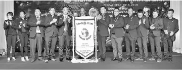  ??  ?? The Lions Club of Inanam Sabah launched its club banner.
