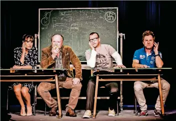  ?? FOTO: ANDREAS BRETZ ?? „Kom(m)ödchen“-Ensemble bei der „Kultusmini­ster-Konferenzs­chaltung“: Maike Kühl, Martin Maier-Bode, Daniel Graf und Heiko Seidel (v.l.).