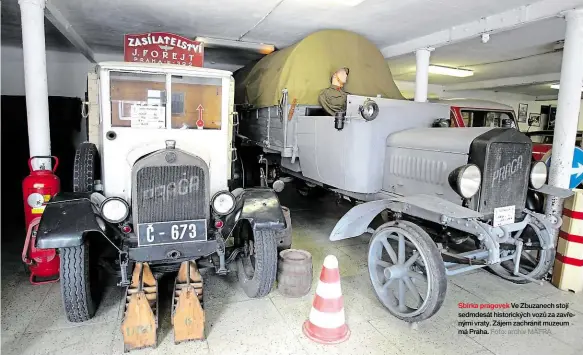  ?? Foto: archiv MAFRA ?? Sbírka pragovek Ve Zbuzanech stojí sedmdesát historický­ch vozů za zavřenými vraty. Zájem zachránit muzeum má Praha.