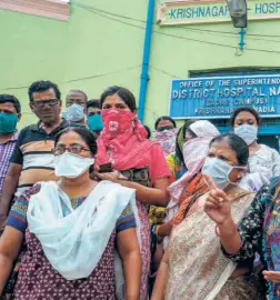  ??  ?? NURSES and paramedica­l staff protest against the shortage of PPE in Nadia district in West Bengal on April 18.