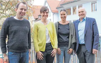  ?? FOTO: SIMON NILL ?? Setzen sich für eine bespielbar­e Stadt Leutkirch ein: Markus Posch (CDU, von links), Cornelia Stotz, Carmen Scheich und Waldemar Westermaye­r (CDU).