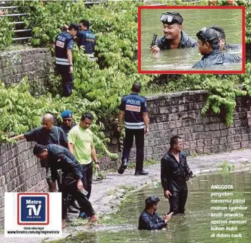  ??  ?? ANGGOTA penyelam menemui pistol mainan (gambar kecil) sewaktu operasi mencari bahan bukti di dalam tasik