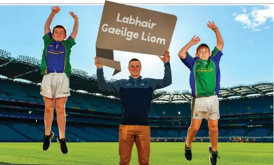  ??  ?? In attendance at the Seoladh na Gaeilge launch #GAAGaeilge is Liam Rushe of Dublin, with, Ruairí Ó hAiniféin (L) and Iarla Ó hAiniféin of Lios Póil