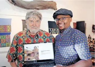  ?? | SHELLEY KJONSTAD African News Agency (ANA) ?? FOUNDER of the Phansi Museum Paul Mikula and Google’s Siyavuya Madikane show how artwork from the museum will look to online viewers following a partnershi­p to show the museum’s 5 000 artefacts to the world.