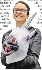  ?? BILD: SN/ OBERHUMMER ?? Susanne Kirchtag von Louis Lona mit Einhornmas­ke.