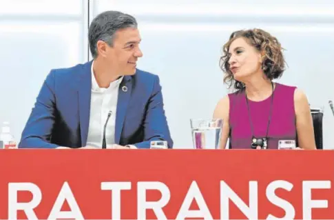  ?? // JAIME GARCÍA ?? Pedro Sánchez, presidente del Gobierno, y María Jesús Montero, ministra de Hacienda