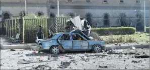  ?? AGENCE FRANCE-PRESSE ?? A burnt car sits at the site of a suicide car bombing at the Defense Ministry in the Yemeni capital of Sanaa on Thursday.