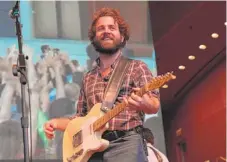  ?? | PHOTO BY JEFF ELBEL ?? Taylor Goldsmith of Dawes thanks his many local fans during a concert Monday at the Pritzker Pavilion.