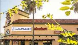  ?? Maria Alejandra Cardona Los Angeles Times ?? BOSTON MARKET restaurant­s in the Los Angeles area will go blue for the duration of the World Series. “It’s hometown spirit,” said a manager in Burbank.