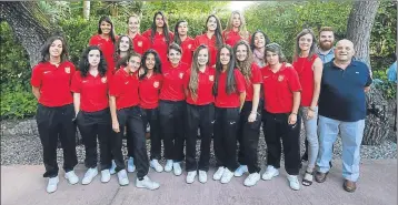  ?? FOTO: PEP MORATA ?? Campeonas El femenino cadete-juvenil se proclamó ganó la Liga de su grupo en Segunda División