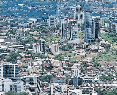  ?? FOTOS: M. SALGADO/A. AMADOR Los bulevares Morazán y Suyapa han alcanzado la categoría de alta plusvalía comercial. ??