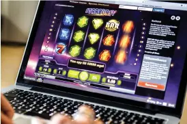 ?? Bild: MARCUS ERICSSON/TT ?? FINANSIERA­S AV MISSBRUK. Den största delen av intäkterna på kasinon och i spelautoma­ter kommer från problemspe­lare, enligt Folkhälsom­yndigheten.