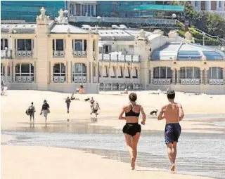  ?? DIARIO VASCO ?? Las playas del País Vasco se llenaron ayer de visitantes