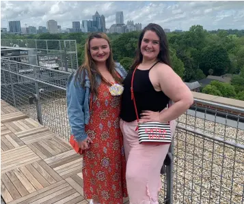  ?? PHOTO: © MARY MELNICK ?? Family Fun:
Mary with her cousin Shaina at Skyline Park in Atlanta, Georgia