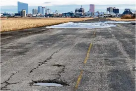  ?? WAYNE PARRY / AP ?? Entertaine­rs bound for Boardwalk ballrooms, business travelers and even U.S. presidents flew in and out of Bader Field, but it remained the domain of small planes and private pilots; bigger jets landed at Atlantic City Internatio­nal Airport.