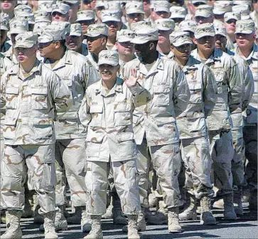  ?? Luis Sinco Los Angeles Times ?? CALIFORNIA NATIONAL GUARD troops at Ft. Irwin in San Bernardino County. Pentagon officials acknowledg­ed that the scandal over the repayment of bonuses probably extended beyond California.