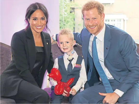  ?? Picture: Antony Thompson. ?? The Duke and Duchess of Sussex meet McKenzie Brackley at the WellChild Awards 2018 at the Royal Lancaster Hotel, London.