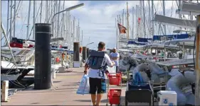  ??  ?? La marina du Marin héberge la majorité des catamarans de charter au départ de la Martinique. Dream Yacht Charter en compte plus de 80, rien que sur l’île.