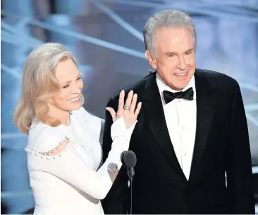  ??  ?? > Faye Dunaway and Warren Beatty onstage at this year’s Oscars ceremony