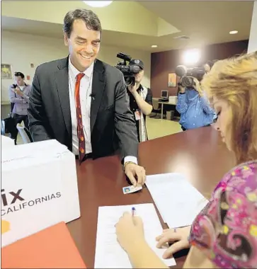  ?? Rich Pedroncell­i Associated Press ?? SILICON VALLEY venture capitalist Tim Draper has qualified a ballot initiative that will ask voters to split California into three parts. Above, Draper turns in petitions for a similar ballot initiative that fizzled in 2014.