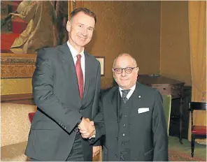  ?? NA ?? Foreign Minister Jorge Faurie (right) meets with his British counterpar­t Jeremy Hunt in London on Wednesday.
