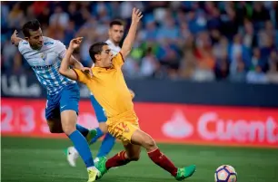  ?? AFP ?? Malaga’s defender Luis Hernandez (left) vies with Sevilla’s Wissam Ben Yedder during the Spanish League match in Malaga on Monday night. —