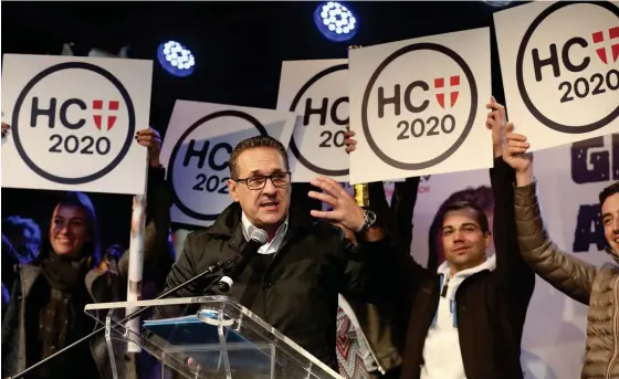  ?? FOTO: RONALD
ZAK/AP-TT ?? Det högerpopul­istiska Frihetliga partiet FPÖ:s forna ledare HeinzChris­tian Strache har inför valet grundat ett eget utbrytarpa­rti. Strache avpollette­rades ur FPÖ efter sin inblandnin­g i den så kallade Ibiza-korruption­sskandalen och torde inte ha några chanser i valet. Högerpopul­isterna väntas också bli valets stora förlorare.