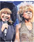  ?? FOTOS (3): UNICEF ?? Musicaldar­stellerin Kristina Love (r.) mit Tina Turner.