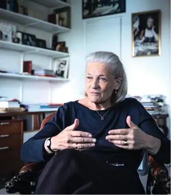  ??  ?? Selon Elisabeth Badinter, Manuel Valls n’a « jamais baissé la garde ».