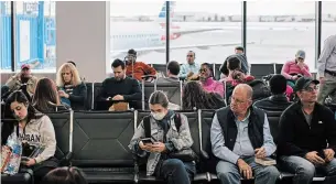  ?? ALYSSA SCHUKAR THE NEW YORK TIMES FILE PHOTO ?? U.S. customs officers at airports are questionin­g how accurately they can pinpoint people with symptoms and what safeguards are being taken to protect their health.