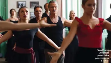  ?? ?? Tony (Franck Dubosc) se pone a bailar para recuperar a su hija.