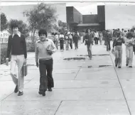  ??  ?? Estudiante­s del sistema del Colegio de Ciencias y Humanidade­s en 1976. Este año se cumplen 50 de su aprobación en enero de 1971.