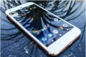  ??  ?? Android devices, such as the Pixel 2 XL, are susceptibl­e to the flaws.