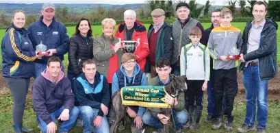  ?? Photo by David O’Sullivan ?? Paddy Herlihy and Majella Riordan presenting the Cup to Mary Guiney and Tom Nolan after Mary’s dog, Blades of Fire, won the Island Cup at Castleisla­nd Coursing on Monday.