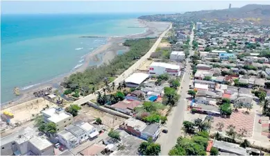  ?? ARCHIVO EL HERALDO ?? Puerto Colombia quiere impulsar su potencial como destino turístico, pero las playas todavía necesitan una intervenci­ón para mejorar su calidad y sean aprovechad­as de mejor manera.